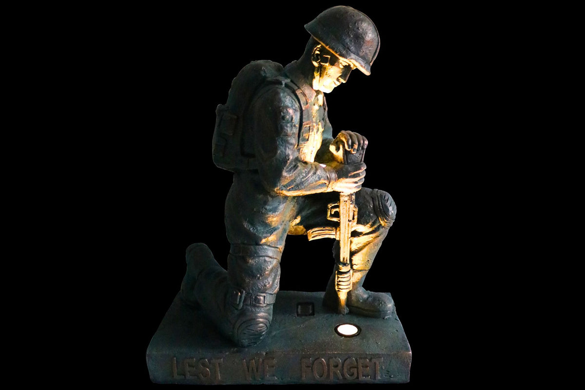 Anzac Soldier Statue Kneeling w/Solar Lights 81cm