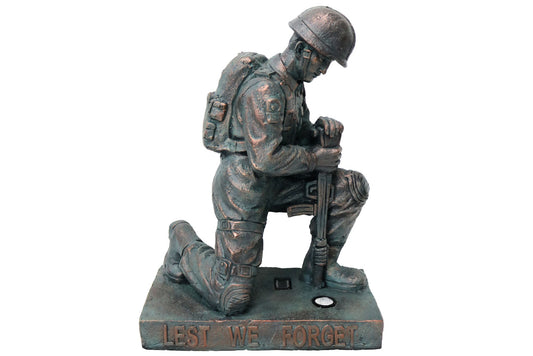 Anzac Soldier Statue Kneeling w/Solar Lights 81cm
