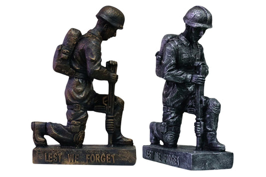 Statue Anzac Soldier Kneeling 41cm 2 Asstd