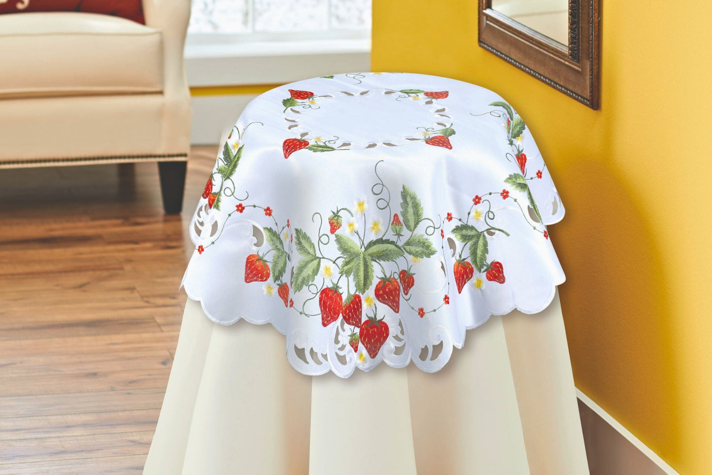 Embroidered Table Cloth 85x85cm Round Strawberry